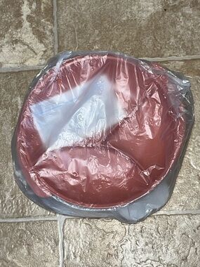 NWOT Tupperware Mauve Colored reheatable Divided dish and lid  Set